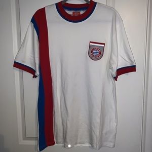 F.C. Bayern München E.V. Patch shirt